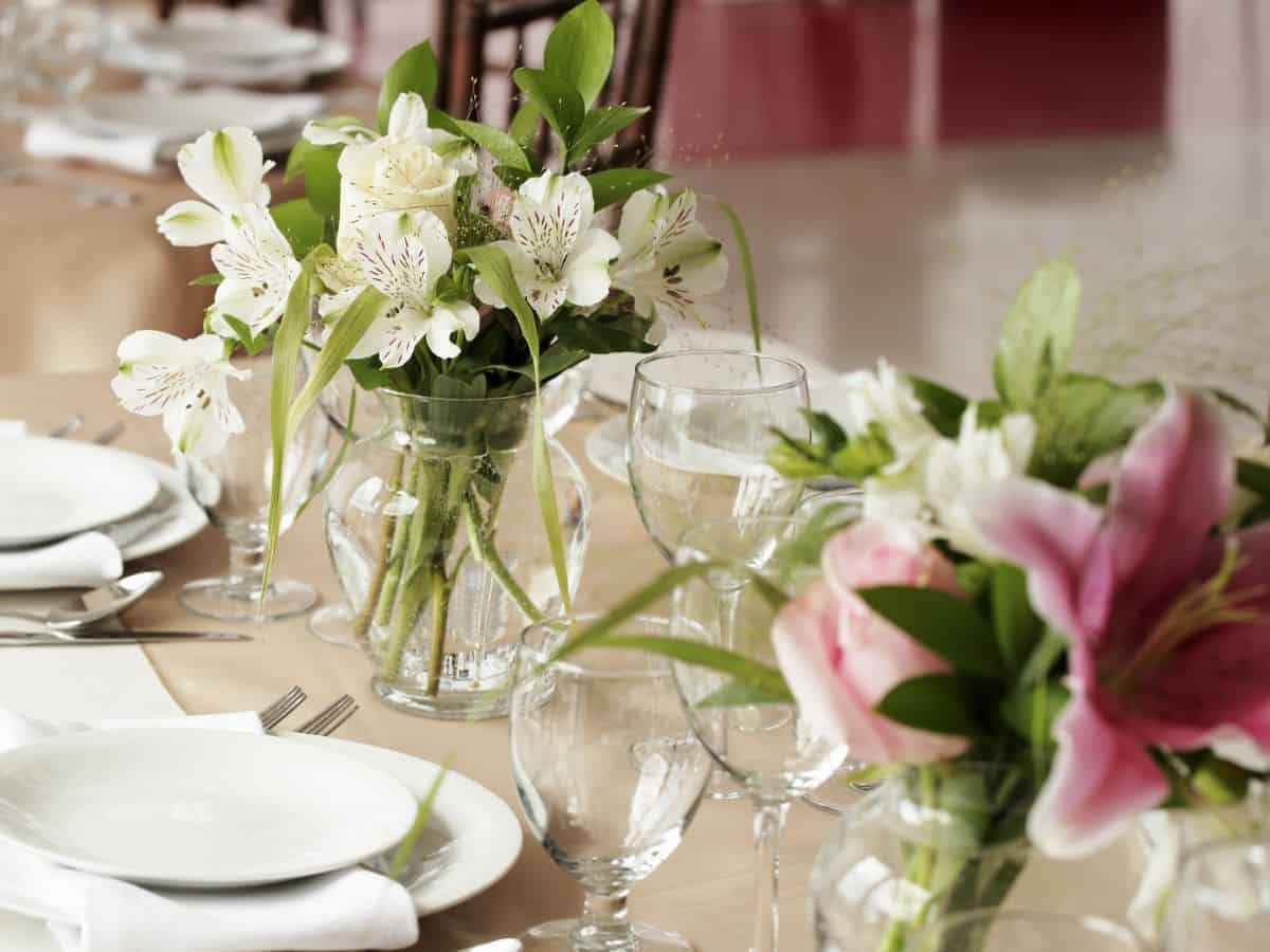 White and pink lily bouquet in glass vase for wedding centerpiece