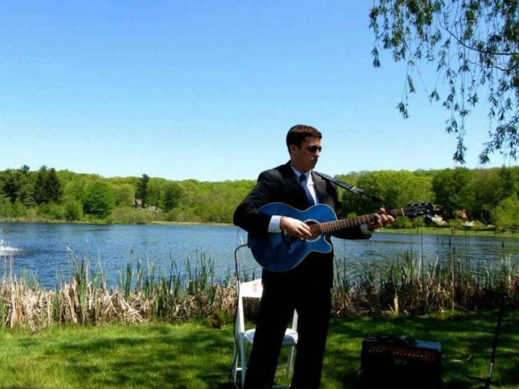 Acoustic guitar set for cocktail hour